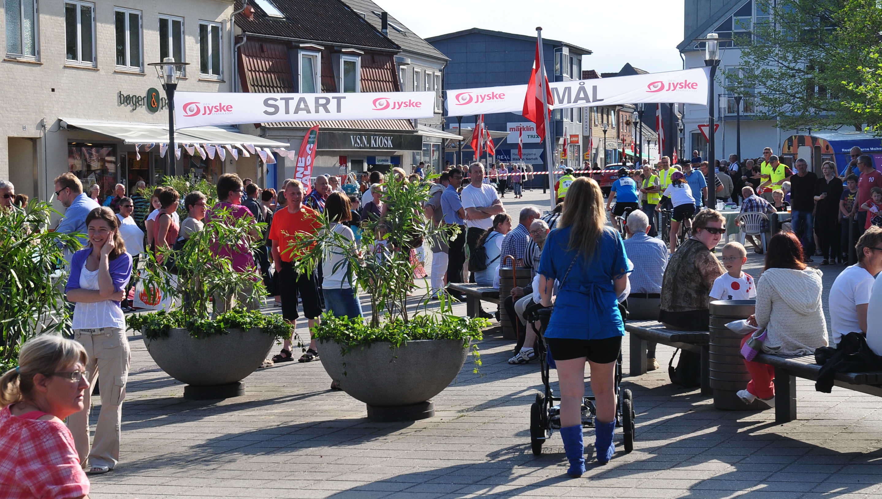 Give er en handelsby med mange arrangementer i året løb