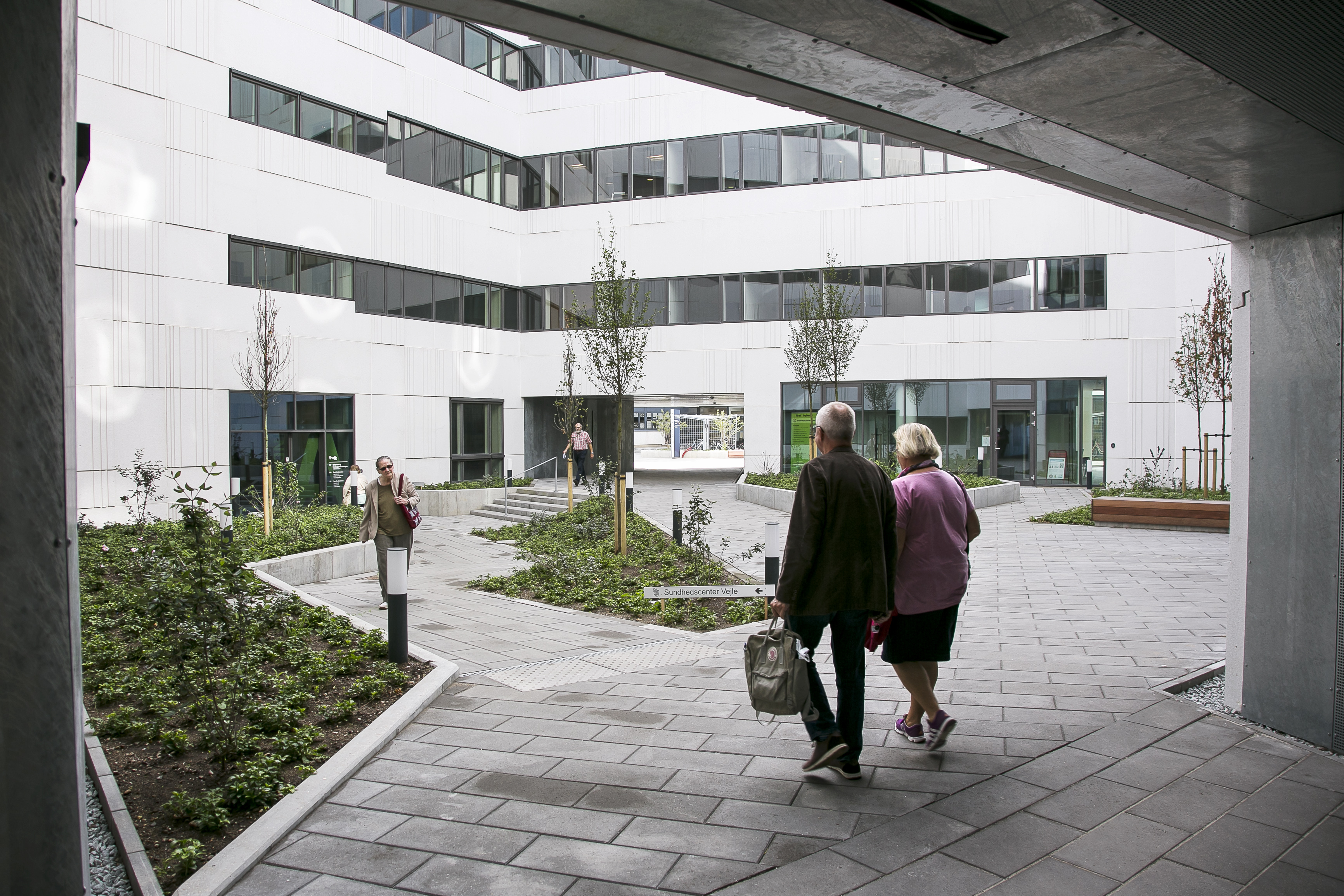 Gården, hvor du finder indgangene til huset