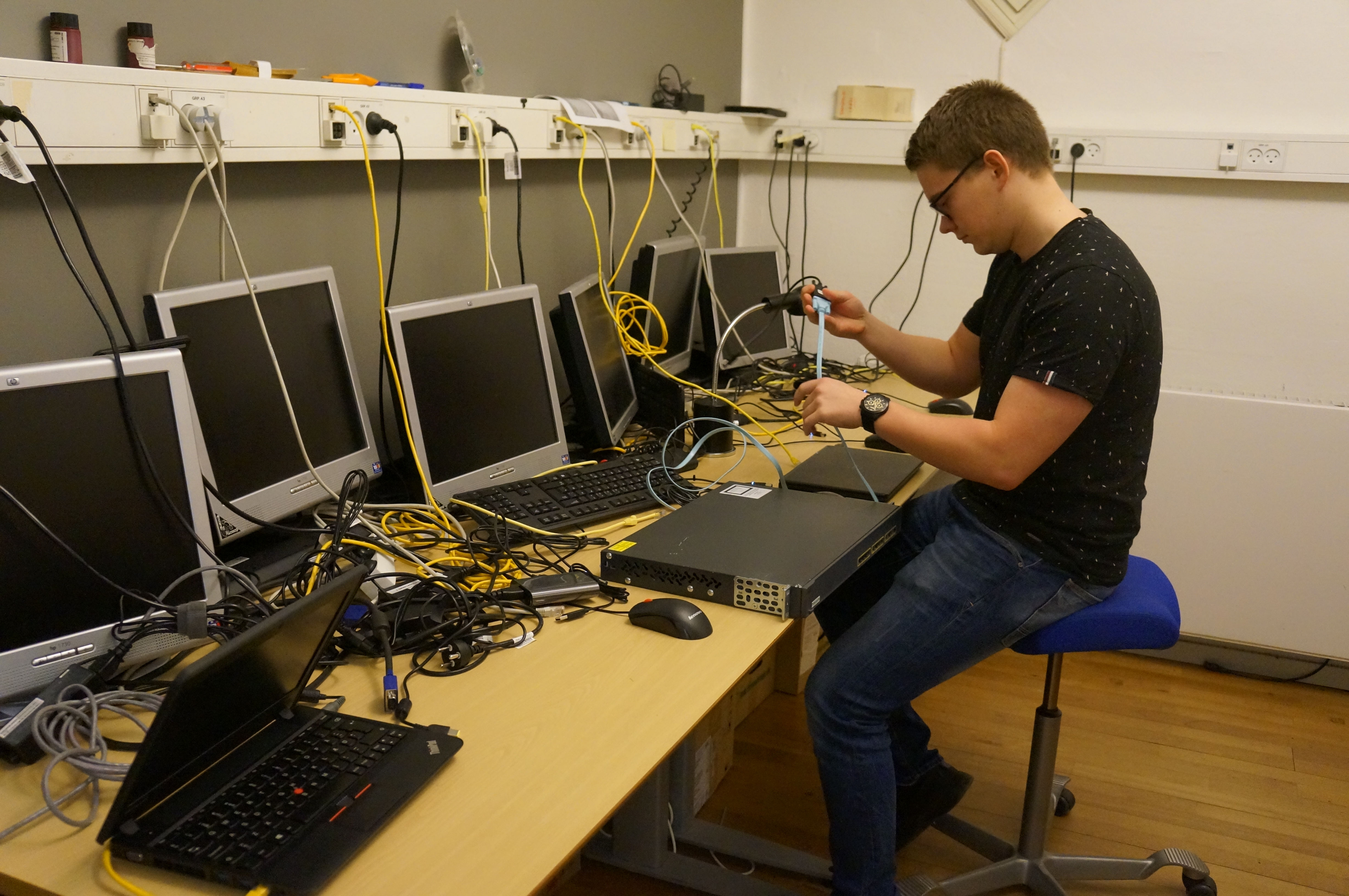 Morten arbejder i maskinrummet