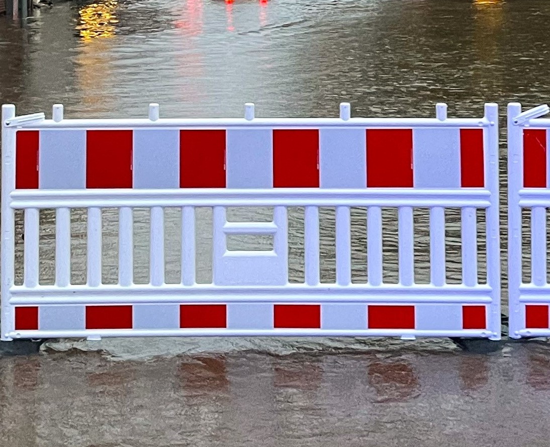 En kombination af regn, snesmeltning og et yderst vandmættet oplad skaber nu igen risiko for oversvømmelse i Vejle midtby.