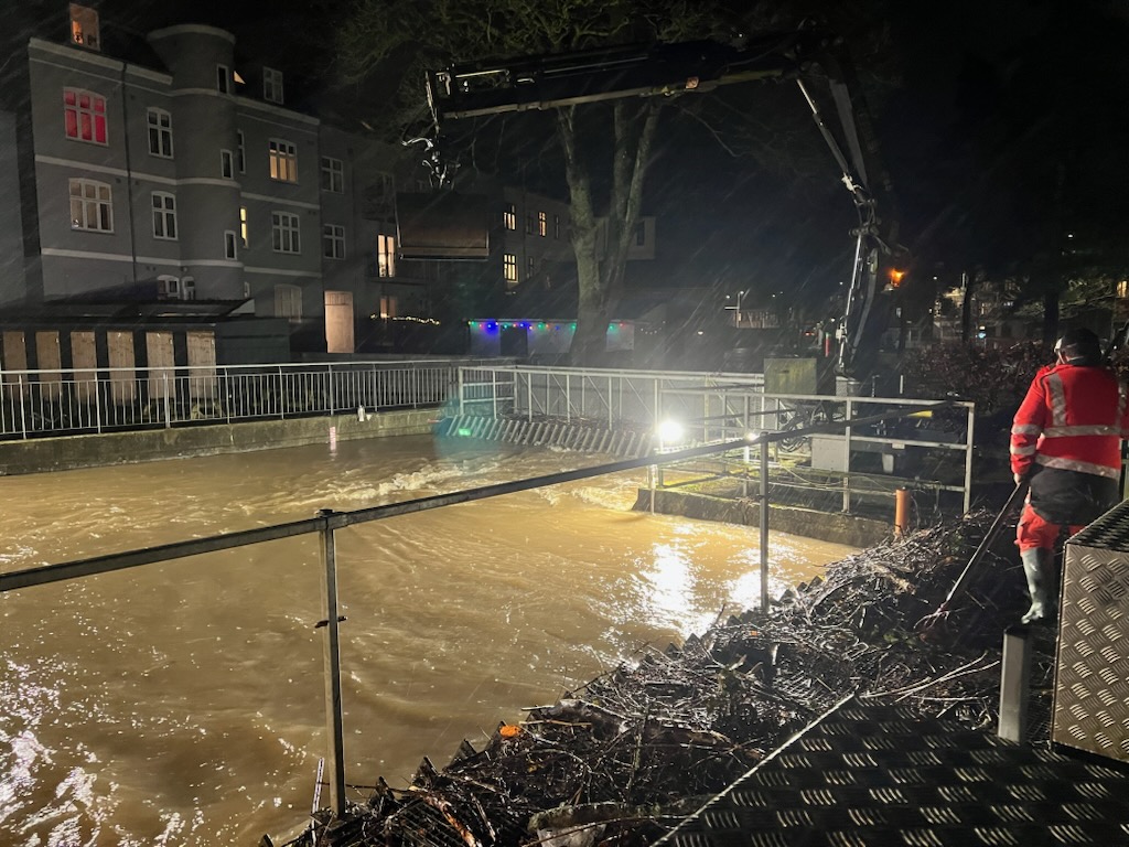 Aktuelt billede fra Omløbsåen i Vejle midtby ved en ni-tiden.