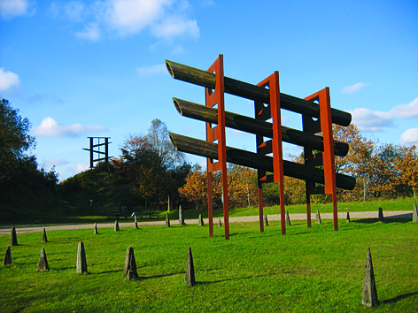 Robert Jacobsens skulptur i Tørskind grusgrav